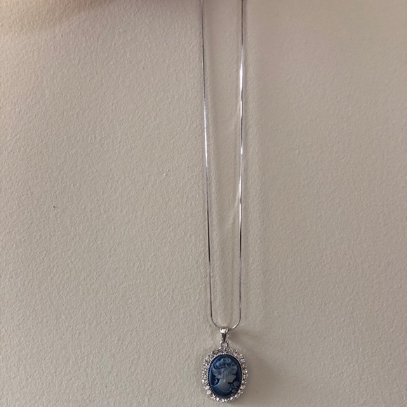 Necklace with cameo pendant - Picture 6 of 8